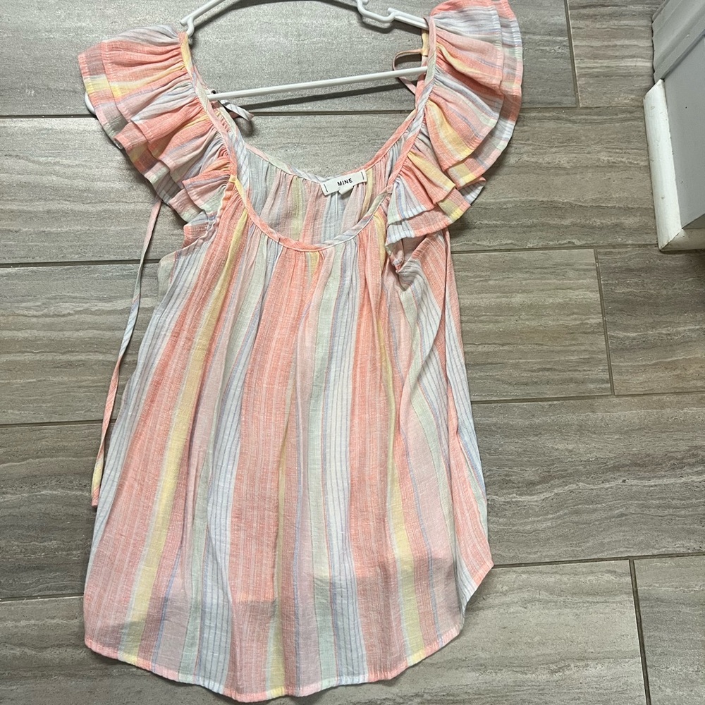 Cute tunic. Perfect for Easter.